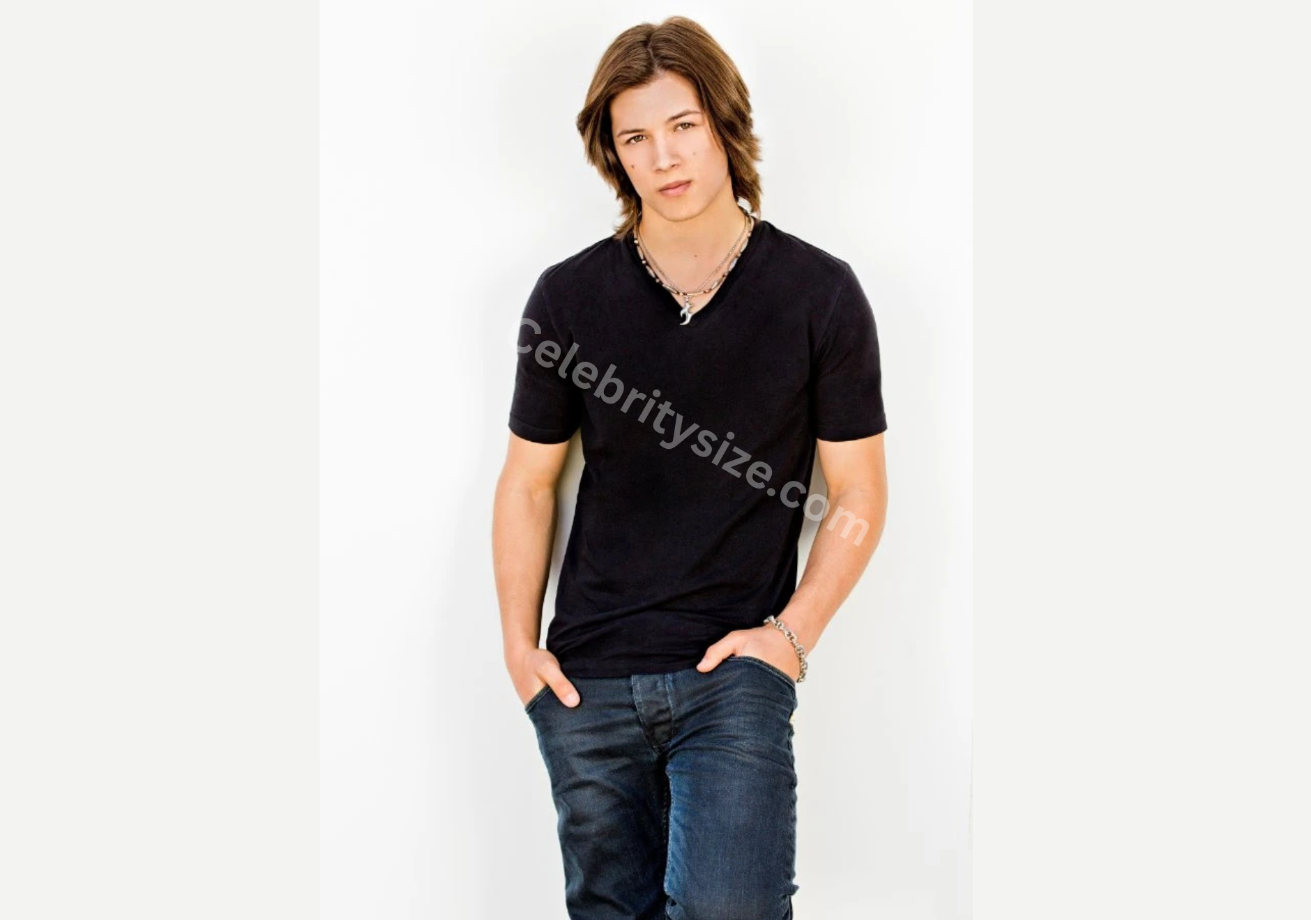Leo Howard Height